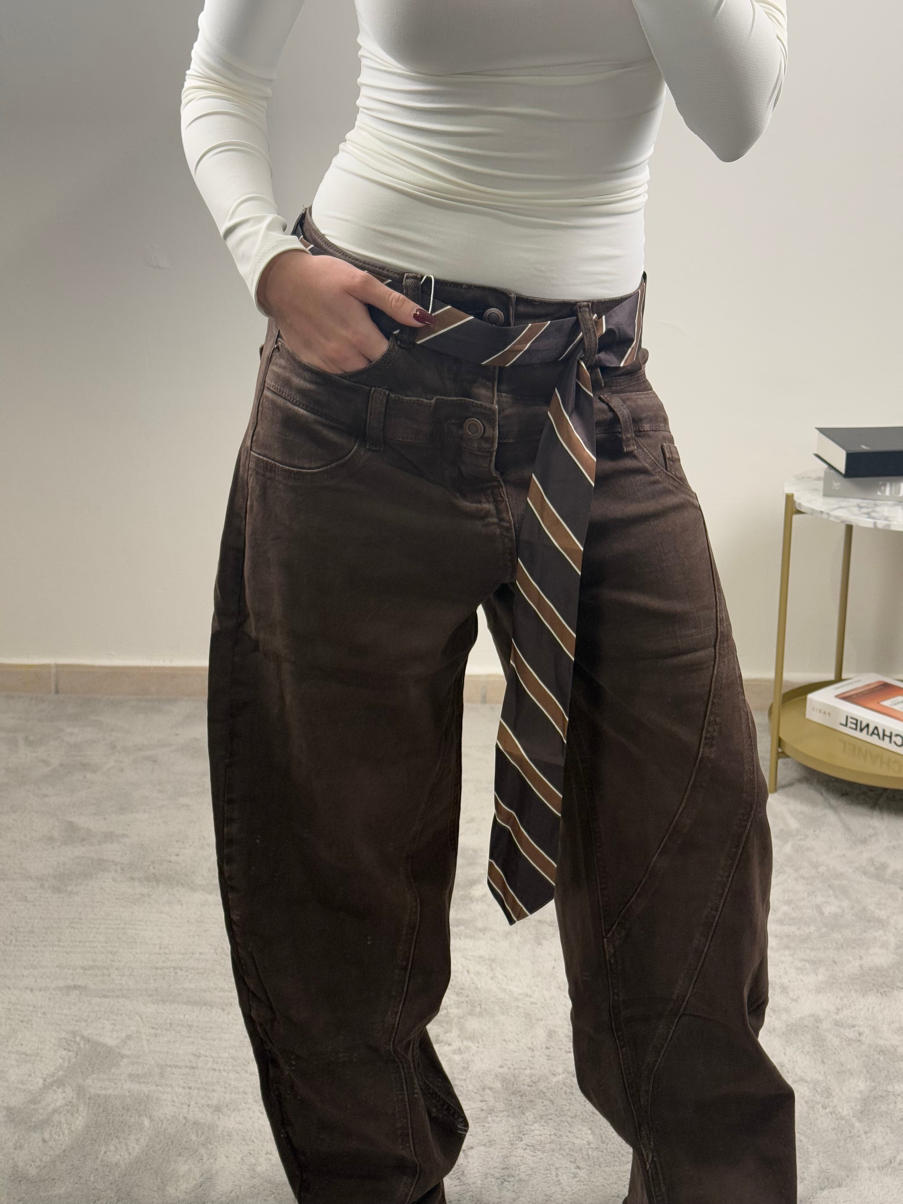 Jeans double con cravatta